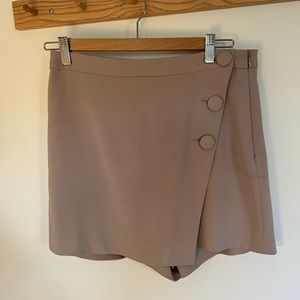 Babaton taupe skort